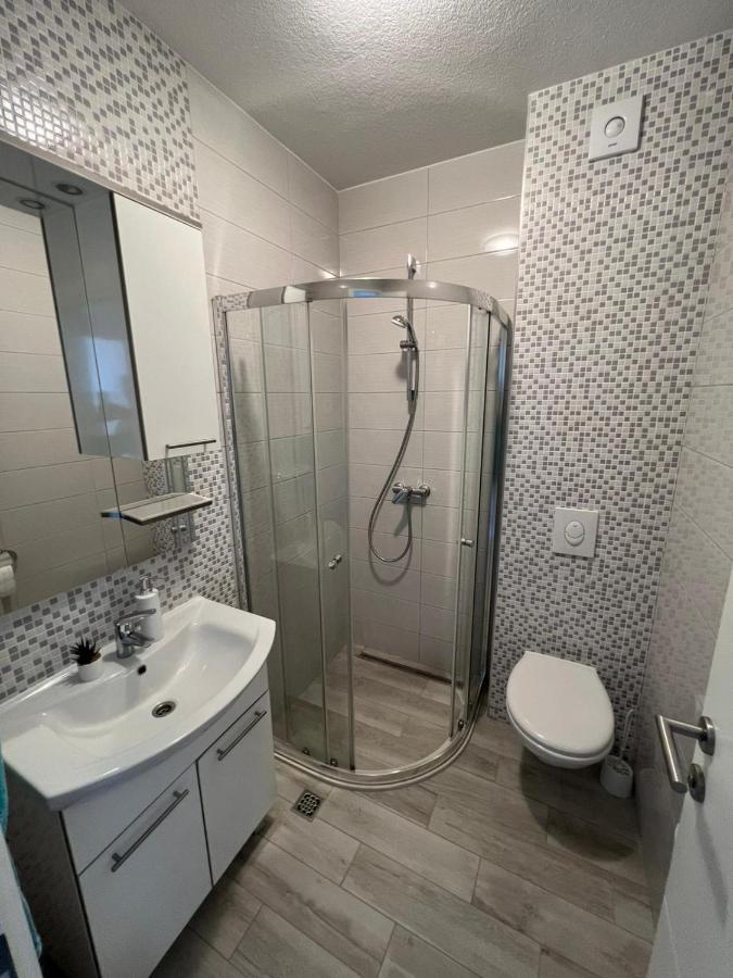 Apartments Villa Nova With Pool Makarska Exteriör bild