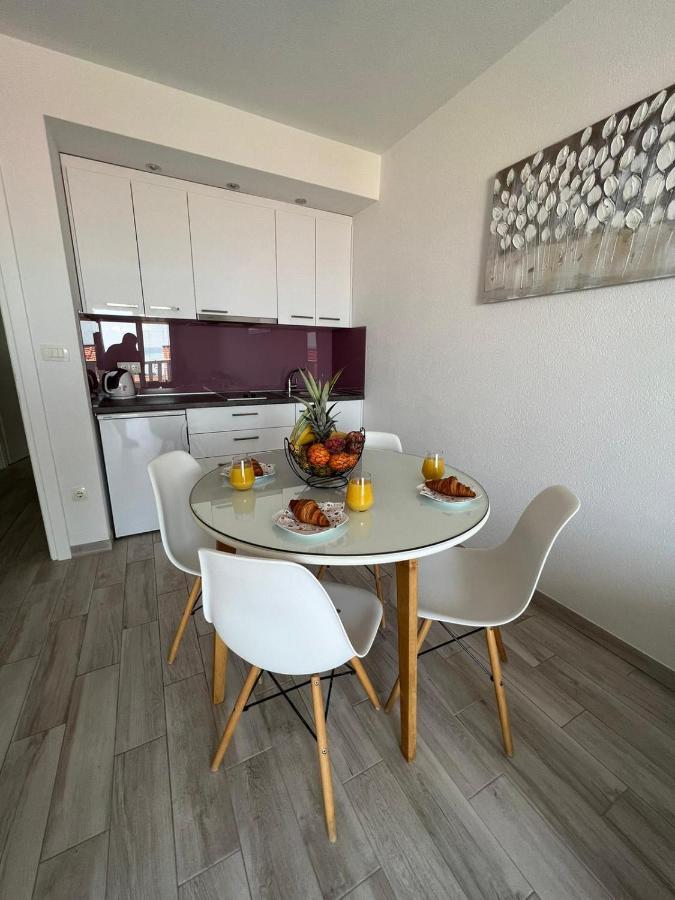 Apartments Villa Nova With Pool Makarska Exteriör bild
